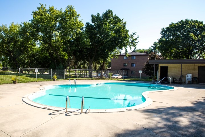 willow view summer pool pond area_12